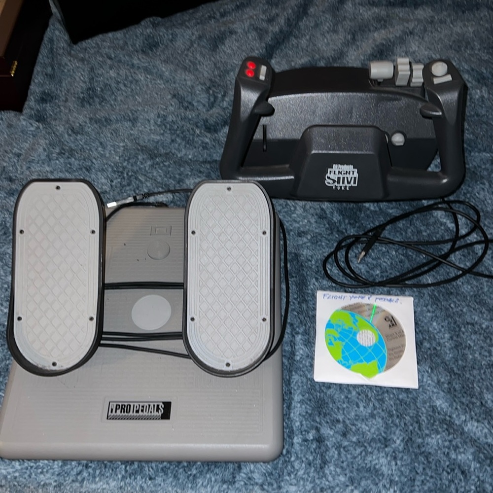 CH Products Flight SIM Yoke and pro Pedals USB, Direct X control manager CD Used